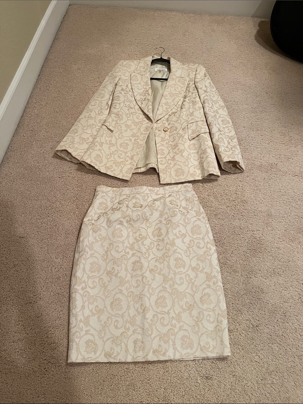 Escada Cream Jacquard Floral Blazer